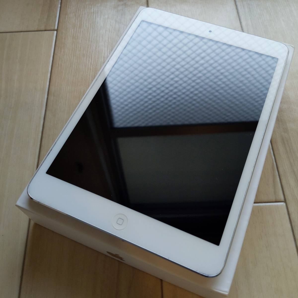 中古美品!! iPad mini WiFi 16GB 白 新品アダプタ 送料無料 コンピュータ iPad本体