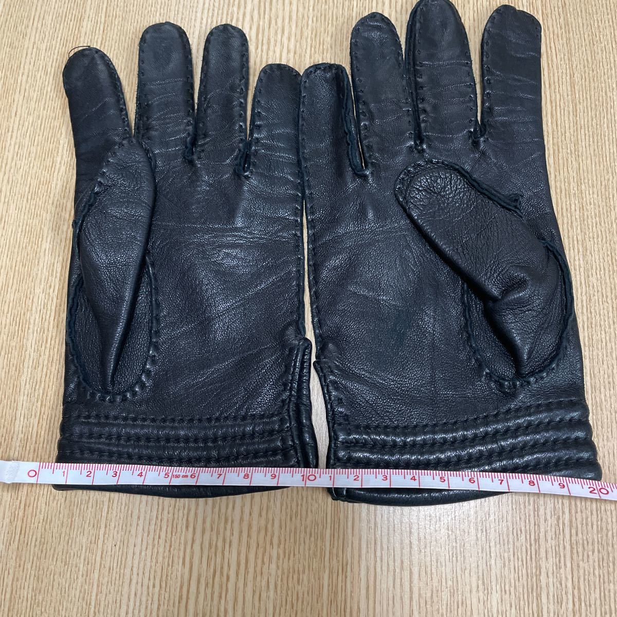 m○ ロエベ レザーグローブ つけ心地良い 柔らかい素材です 手袋 革
