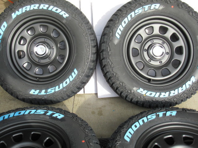 | マットブラック ハイエース 200系 履き手を選ぶ18×9Jの 200系ハイエースワイドS-GLマットブラックフルラッピング！｜トランポ ハイエースをオフコーデ！デイトナM9プラス＆オープンカントリーRTで 艶消し黒リムにロゴステッカーがレーシーで渋い！ ハイエースもオフ仕様にカスタム！デイトナM9ブラックエディション デイトナ 4WDを艶消しブラック塗装にてオール 全塗装 ｜グーネットピット 4本組200系ハイエース GL ホイール