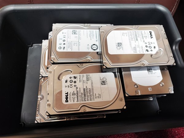 SAS HDD 2台セット 8TB / 600GB ジャンク品 動作未確認 これdo台SAS 2026年最新ジャンク品まとめ大量セット ハードディスクの