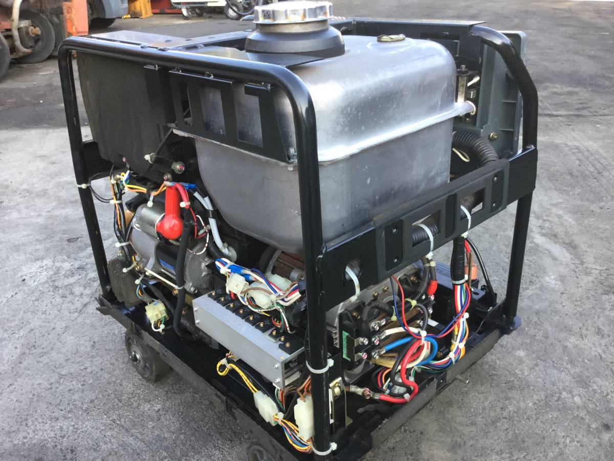 新ダイワEGW160Mガソリンエンジン溶接機兼用インバータ発電機(中古品）