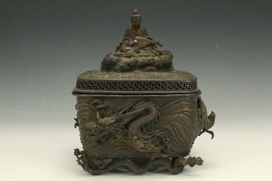 【レア超美品】龍文堂造 秀爐 香炉 金属工芸 共箱付き 人気SALE 【銀閣】名品 鋳銅 龍紋 菩薩香炉 在銘 共箱 旧家蔵出(