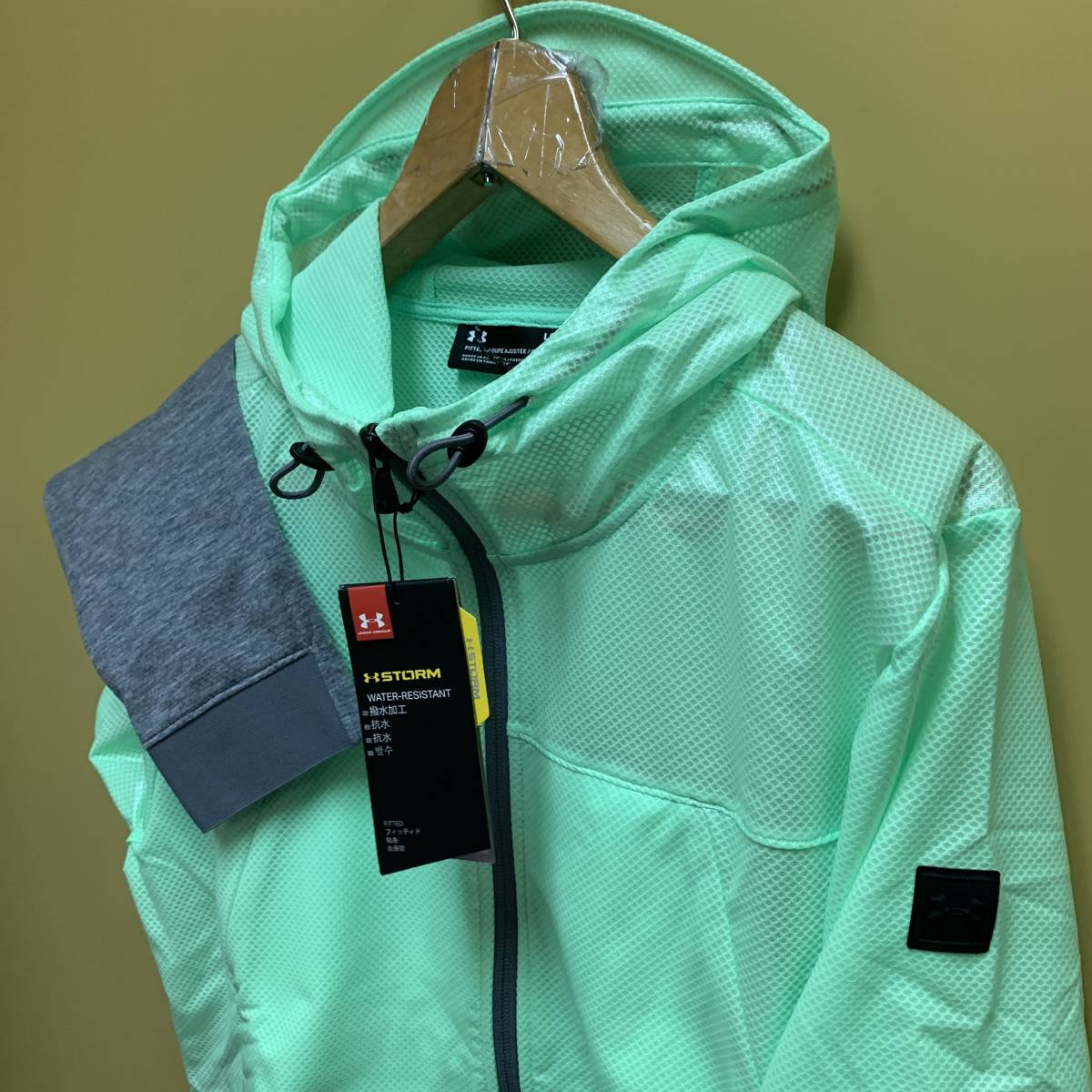 ★新品/定価16，500円/サイズLG★UNDER ARMOUR/アンダーアーマー★エンボス柄/STORM.撥水.防風/フルJIP/フーデッドジャケット★緑.グレー