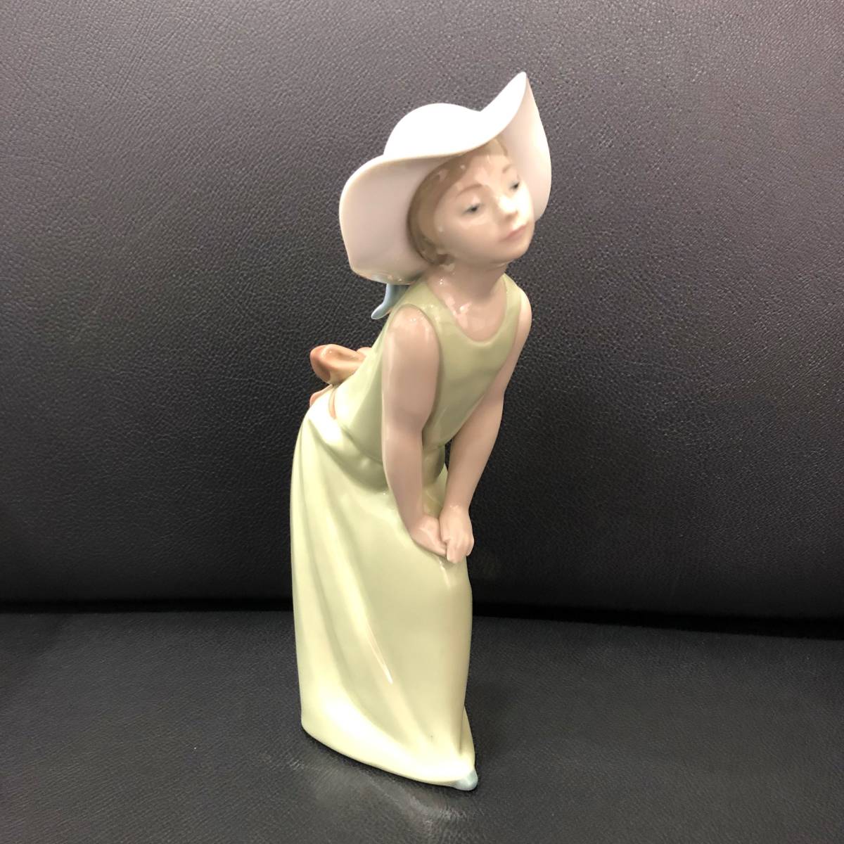 リヤドロ 置物 LLADRO フィギュリン 麦わら帽子 : 陶器 25cm 帽子を 