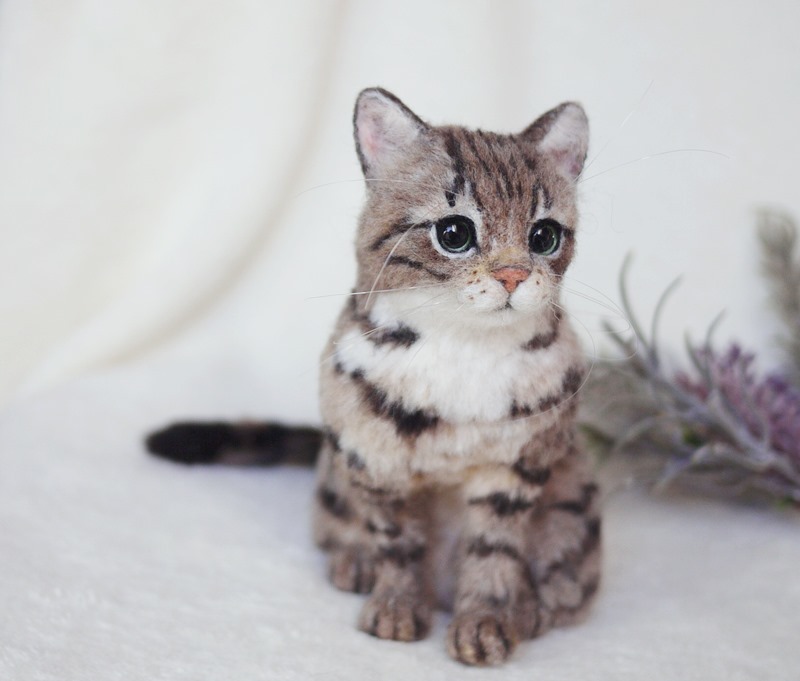 羊毛フェルトおねんね キジトラ子猫 約15cmお値下中 羊毛フェルトおねんね キジトラ子猫 約15cmお値下中 羊毛フェルトお