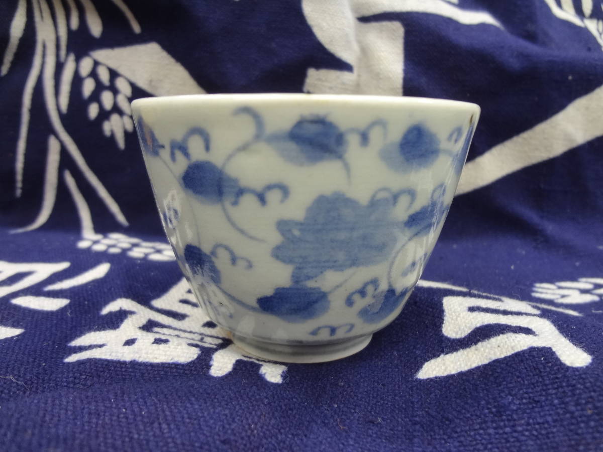 初期伊万里そば猪口　こんにゃく印判 古伊万里 初期高台付き そば猪口 無傷完品 蕎麦猪口 唐草 こんにゃく