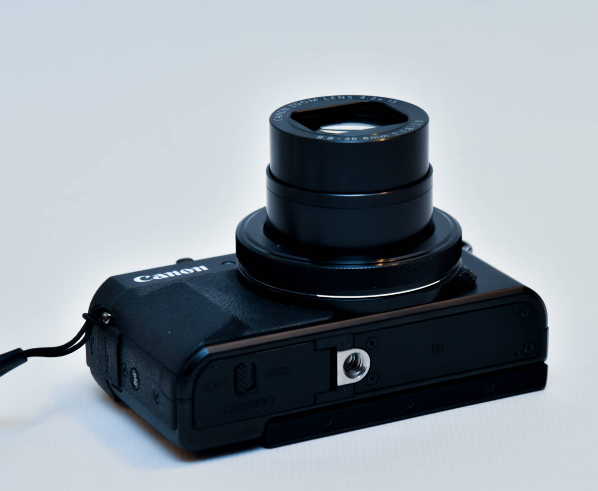 キヤノン Canon PowerShot G7 X Mark II　中古お買い得品!純正バッテリー1、互換バッテリー2、互換充電器のお得なセット! Mark X PowerShot 4K 20.2MP 30th