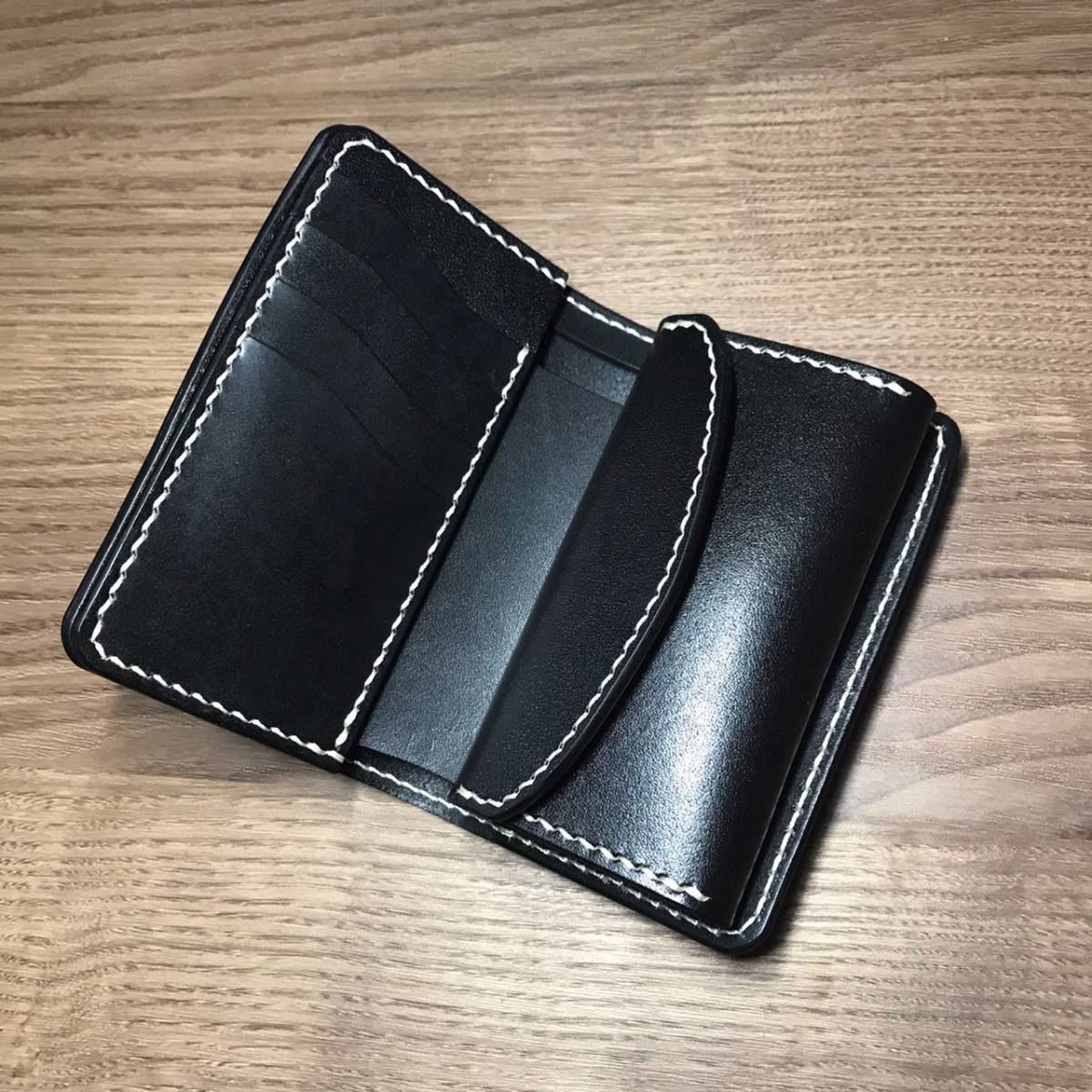 得価 即納 ミドルウォレット 職人 本革 ヌメ革 二つ折り財布 ブラック(二つ折り財布（小銭入れあり）)｜売買されたオークション情報、yahooの商品情報をアーカイブ公開 - オークファン 二つ折り財布（小銭入れあり）