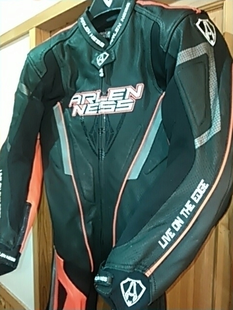 ラスト１/新品/2021/ARLENNESS/レーシングスーツ/BLACK＆RED＆GREY/191322/サイズ/54/XL～XLW/定価190000円/サーキット/レース/MFJ/公認/峠 Arlen Ness ARLENNESS BLACK レーシングスーツ アレンネス