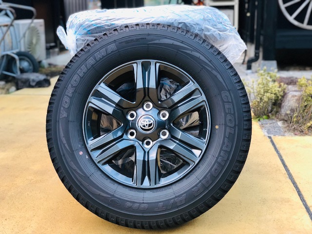 未使用 トヨタ ハイラックス 純正アルミホイール・タイヤ4本セット  