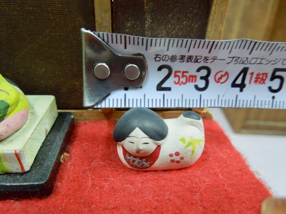 座布団付き 雛道具 犬筥 寿鳳 – 陶製素焼き絵付けの犬筥（いぬ