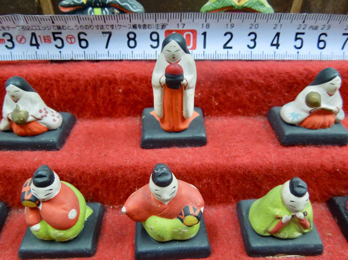 座布団付き 雛道具 犬筥 寿鳳 – 陶製素焼き絵付けの犬筥（いぬ