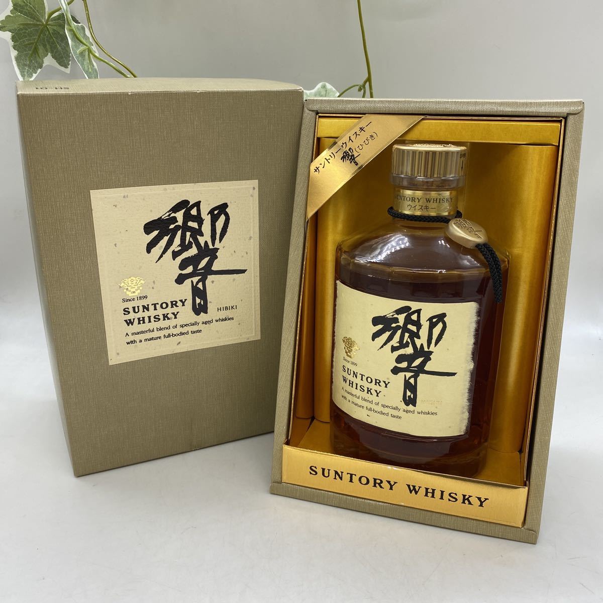  B11-64 SUNTORY サントリー 響 ひびき HIBIKI 裏ゴールドラベル 1899年 未開栓 箱あり 裏ゴールドラベル 750ml 43%(日本)｜売買されたオークション情報、yahooの商品情報をアーカイブ公開 - オークファ 日本
