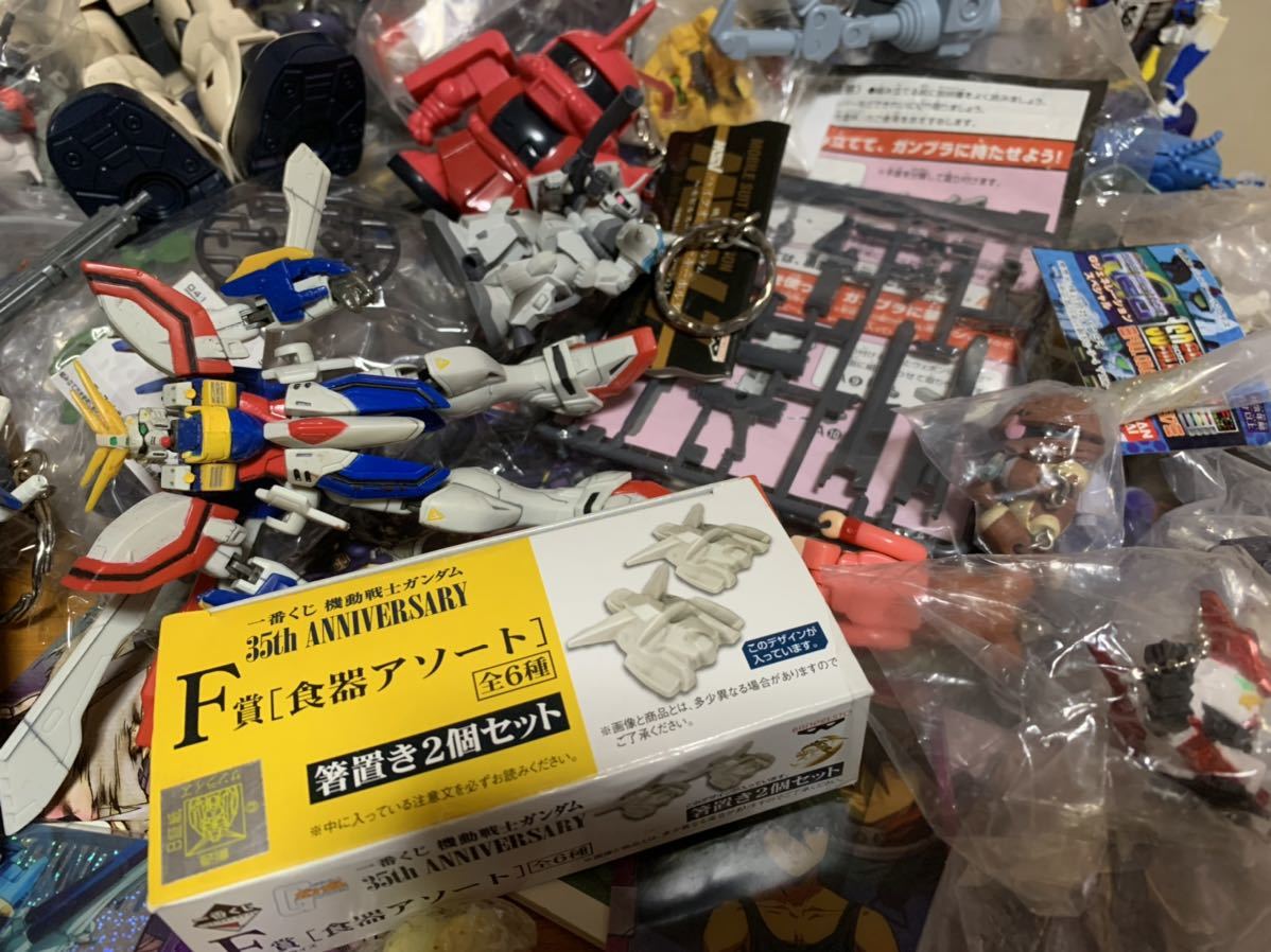 ガンダム フィギュア 非売品物 キーホルダー ガシャポン ポスター  