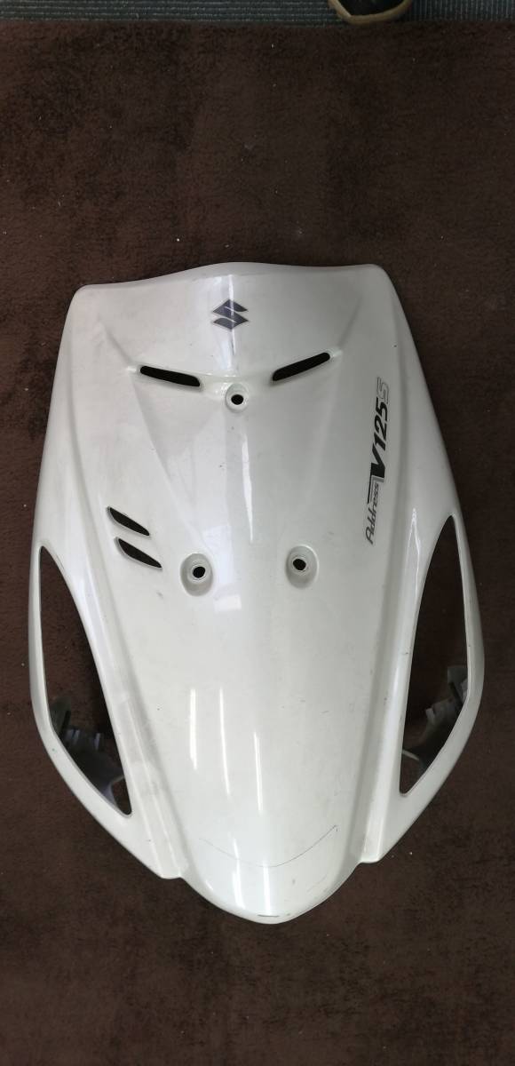 スズキアドレスかと思います 新品未使用、保管時の少しスリ傷あり 純正中古】スズキ アドレスV125S 白 フロントカバー 擦り傷あり 【公式