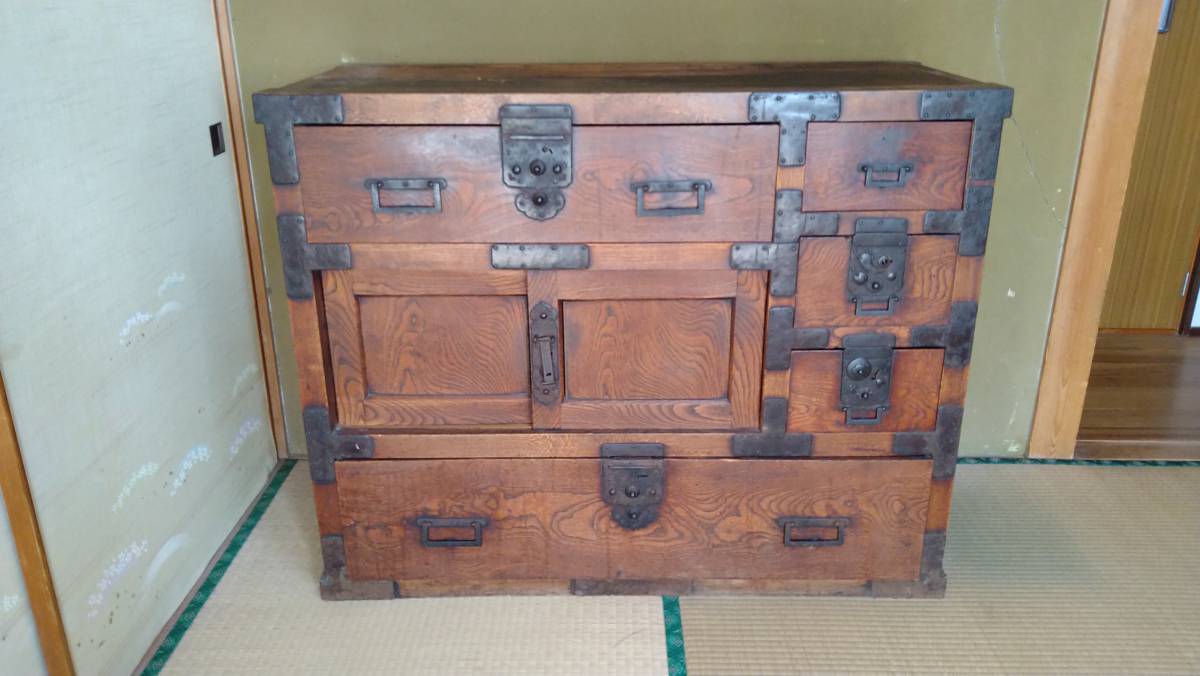 低価，高品質 引取限定 骨董品 古タンス 年代不明(箪笥)｜売買されたオークション情報、yahooの商品情報をアーカイブ公開 - オークファン 箪笥