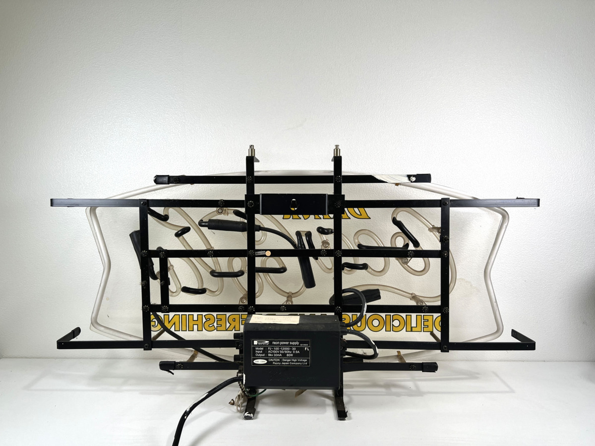 コカコーラネオンサイン ペニージャパン(株) 写真 ペニージャパンの