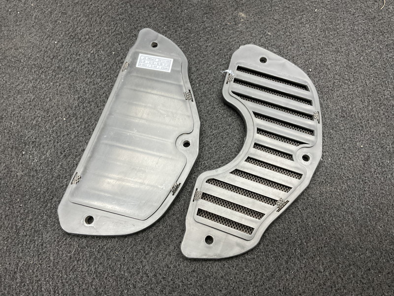 YM002 ヤマハ V-MAX 2LT カナダ仕様 ラジエター エア ダクト グリル/カバー セット ★程度まあまあ ◎ ヤマハ 2LT カナダ仕様 Y240-50 リザーブタンク 2LTカナダ仕様のフルパワー!!軽く操作