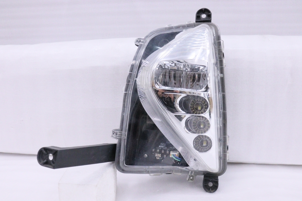 高品質，送料無料 21-425 前期 LED ZVW50 プリウス 左フォグランプ KOITO 47-83 ZVW51 ZVW55 純正 トヨタ DM(トヨタ用)｜売買されたオークション情報、yahooの商品情報をアーカイブ公開 - オークファン 純正品