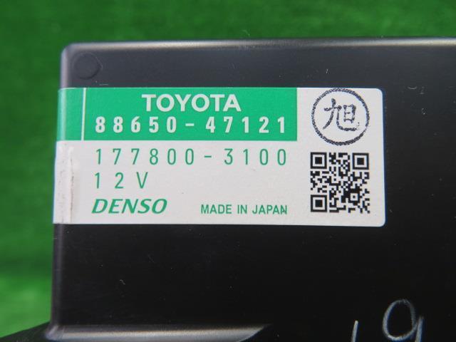 プリウスα ZVW41W エアコンコンピューター 177800-3100 88650-47121