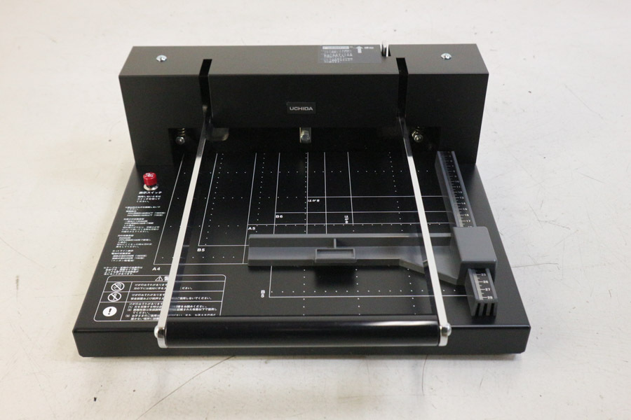 【迅速発送】UCHIDA パーソナル断裁機 180AT-P 美品 ☆UCHIDA 内田洋行☆パーソナル手動断裁機☆180AT-P A4対応 電子書籍化