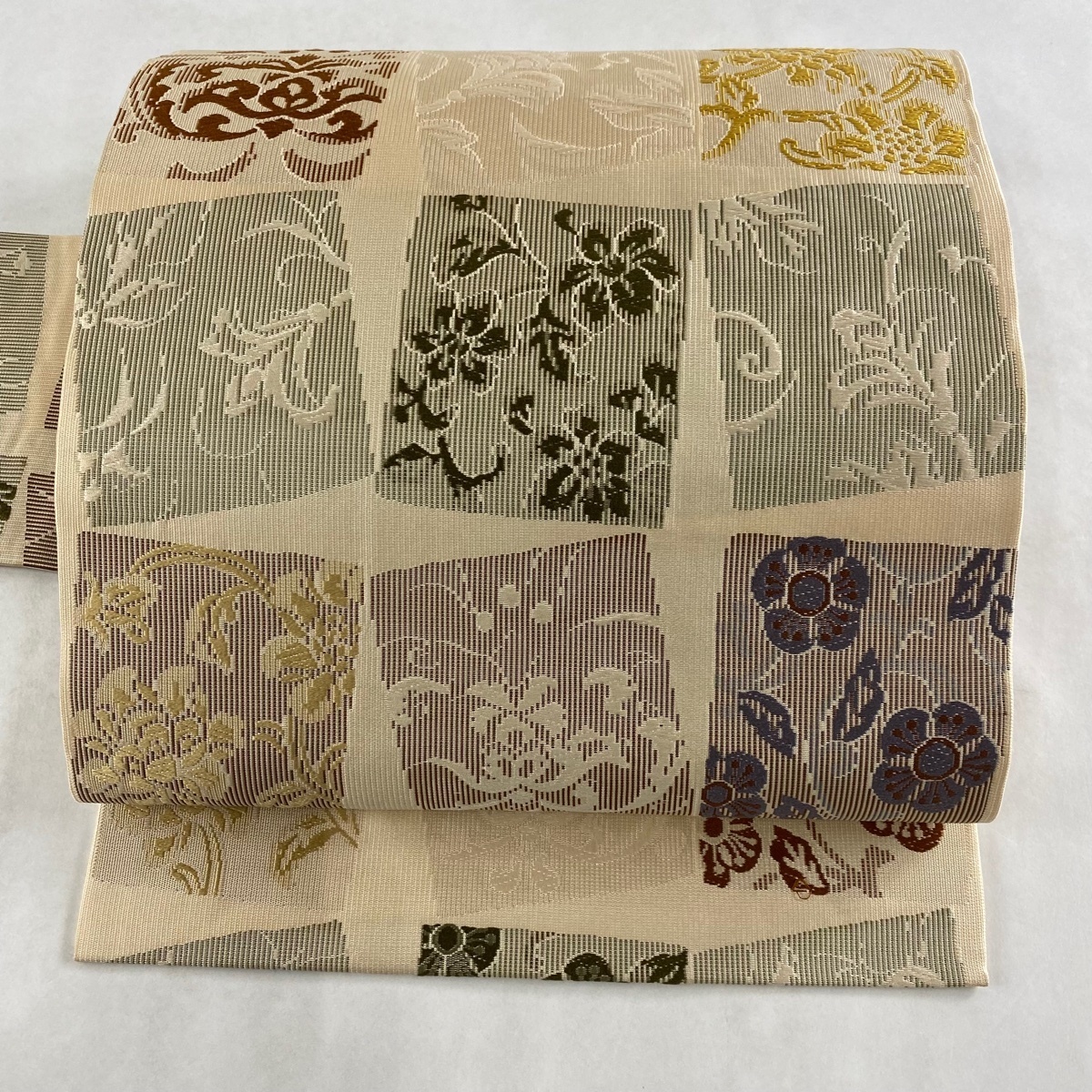 名古屋帯 名品 鈴乃屋 色紙 草花 薄オレンジ 正絹 【中古】 ☆☆☆☆