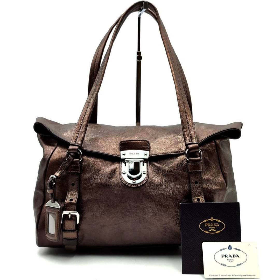 新作，安い 1円 極 PRADA プラダ トートバッグ ワンショルダー 2way シルバー金具 ターンロック ベルト ブラウン メタリック チャーム(トートバッグ)｜売買されたオークション情報、yahooの商品情報をアー かばん、バッグ