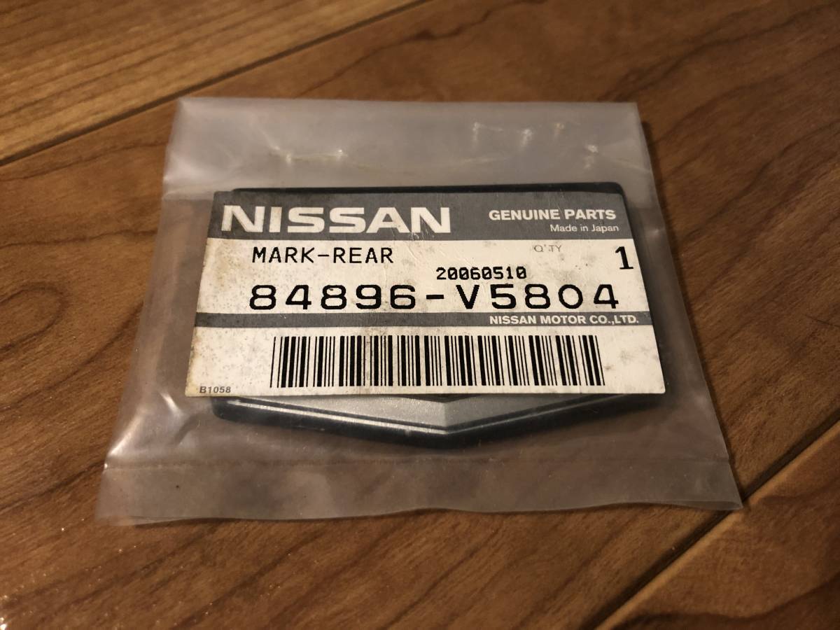 未使用品 日産 Y30 VIP エンブレム 日産純正 84896-V5804 MARK-REAR