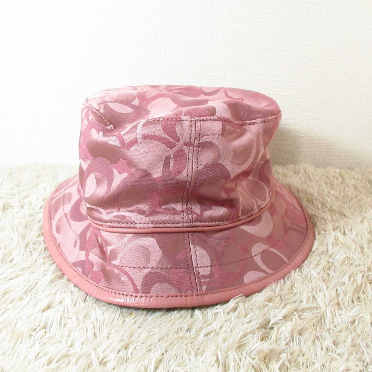 美品　COACH コーチ ジャガードバケットハット M/Lピンク 美品 COACH コーチ シグネチャー ジャガード バケットハット 帽子 M/L