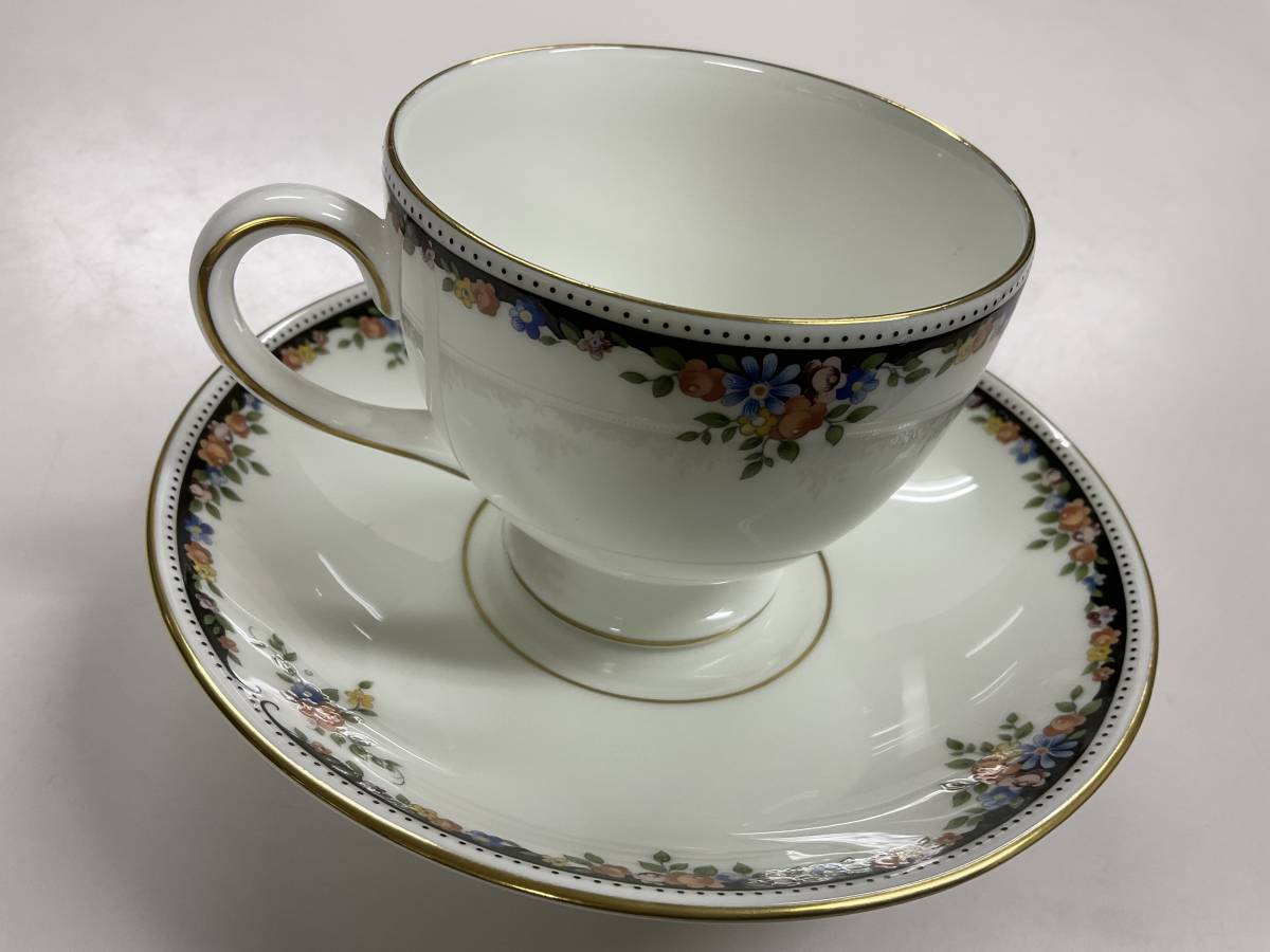 未使用　自宅保管品　ウェッジウッド　オズボーン　まとめ売り ☆新品未使用♪WEDGWOOD OSBORNE ウェッジウッド オズボーン 英国製 壺
