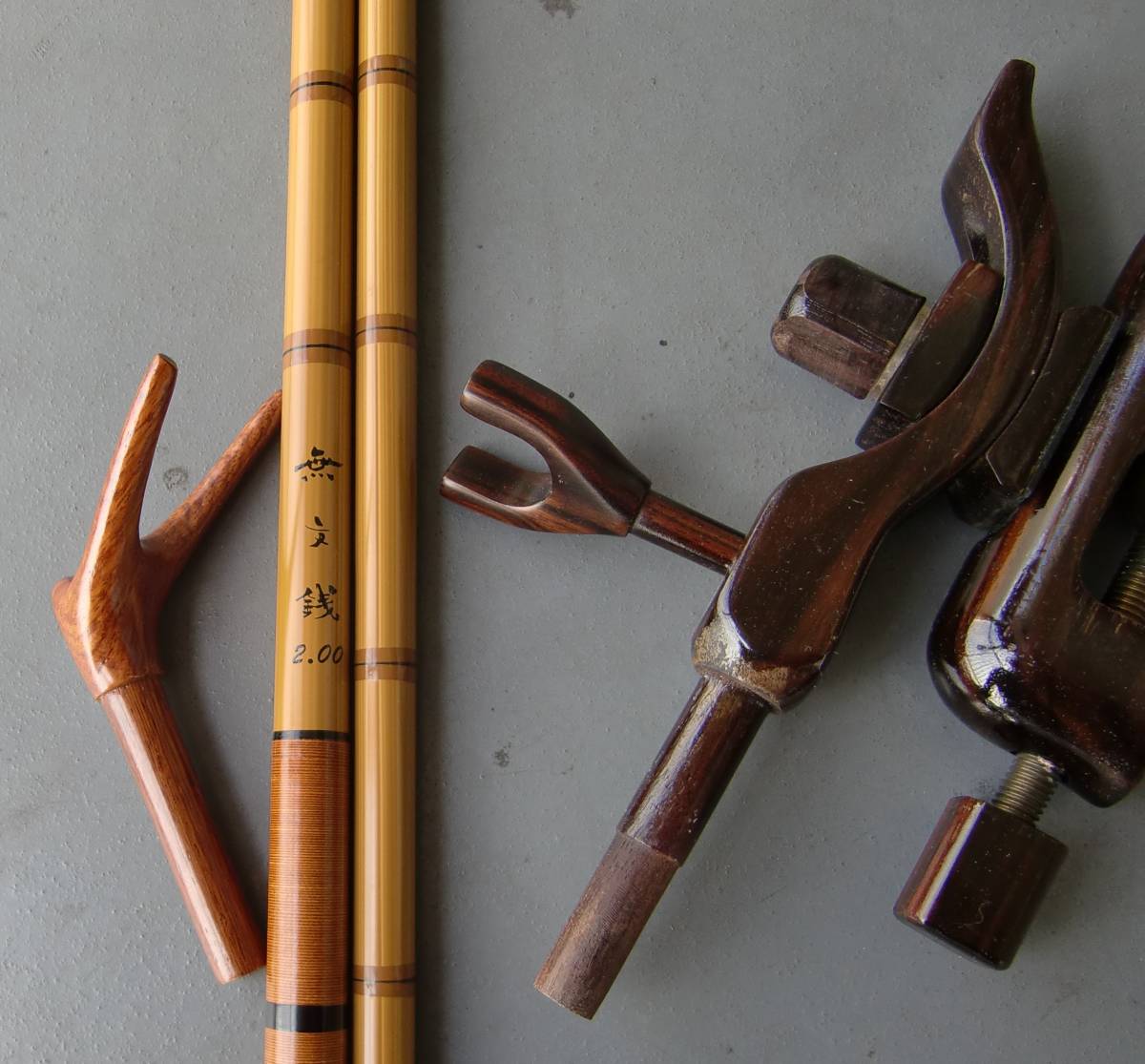 カーボン製2本物竿掛け 無文銭 2 00 木製弓型大砲型万力のセット ヘラブナ竿 売買されたオークション情報 Yahooの商品情報をアーカイブ公開 オークファン Aucfan Com