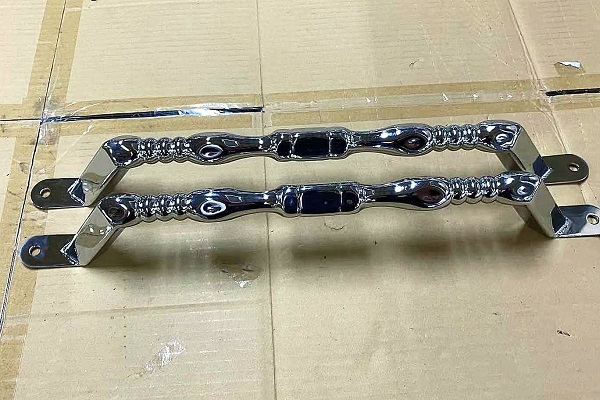 □新品⇒日野 プロフィア テラヴィ 角絞りパイプΦ28 寝台グリップ □新品⇒日野 プロフィア テラヴィ 角絞りパイプΦ28 寝台グリップ