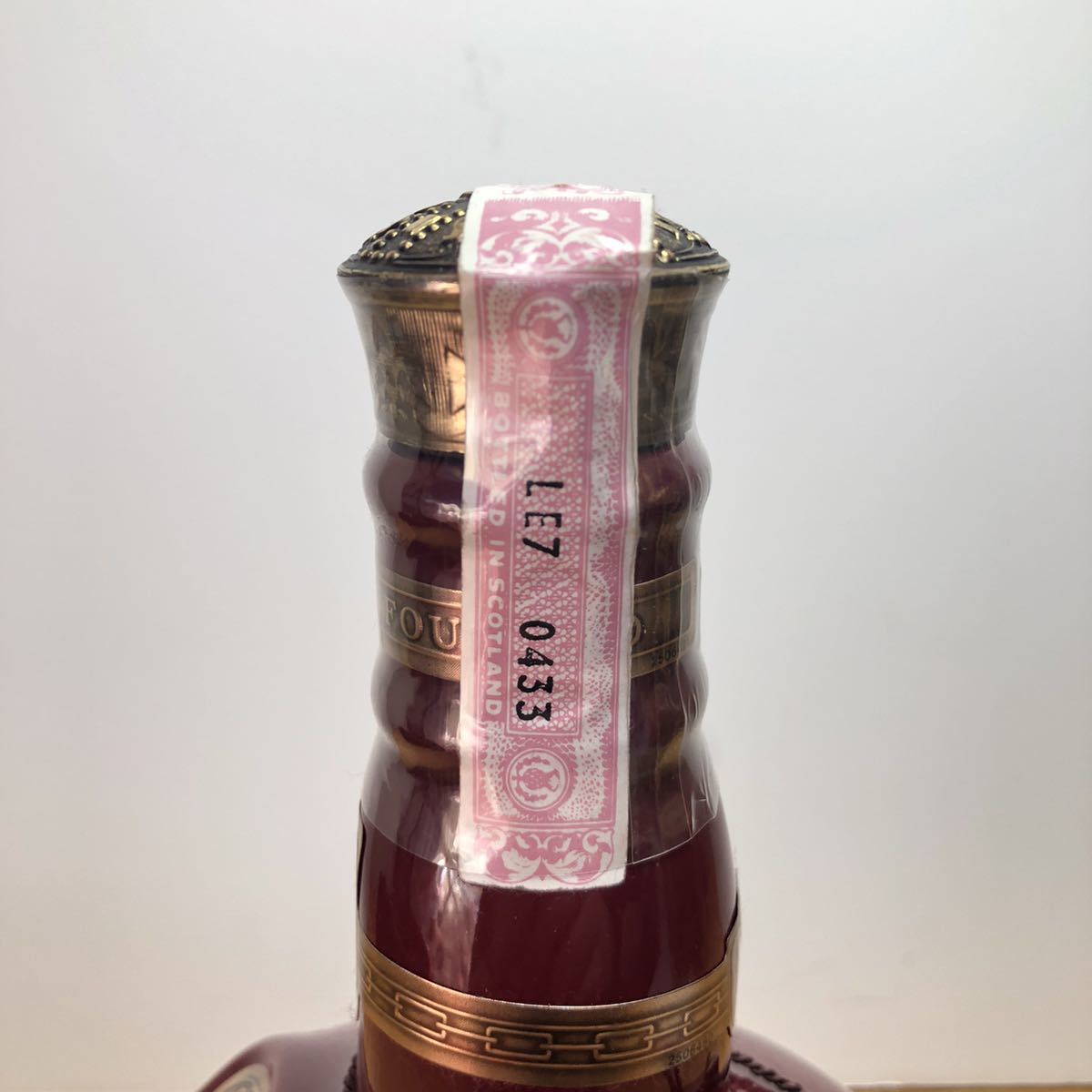 CHIVAS シーバス ロイヤルサルート 21年 陶器ボトル 赤 700ml 43% 巾着