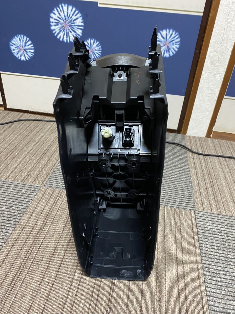ZVW30 プリウス 後期 純正 コンソール 肘掛け アームレスト 検索) 前期