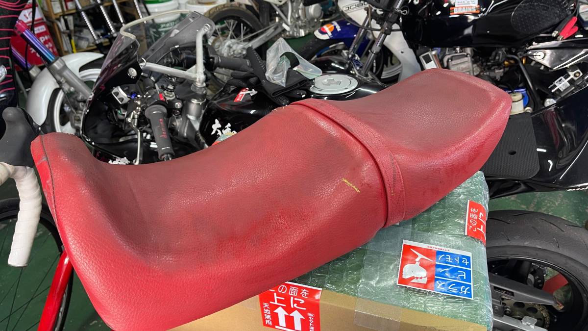 ホンダ CBR400F 純正 シート 赤 NC17 旧車(純正品)｜売買された  