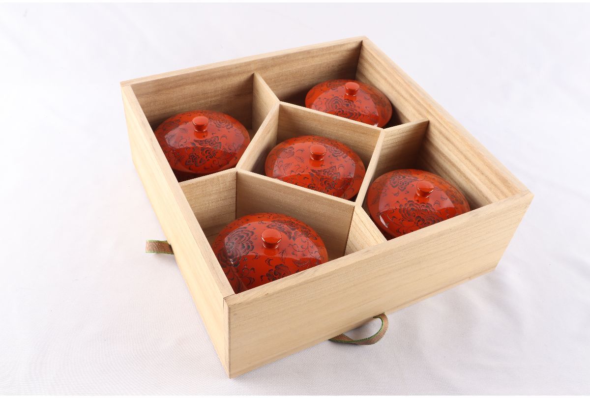輪島塗 五島屋謹製 蓋付 湯呑 5客 漆器 共箱 URA]五島屋謹製/輪島塗花唐草文蓋付湯呑5客/共箱/5-s1-116(検)骨董/碗