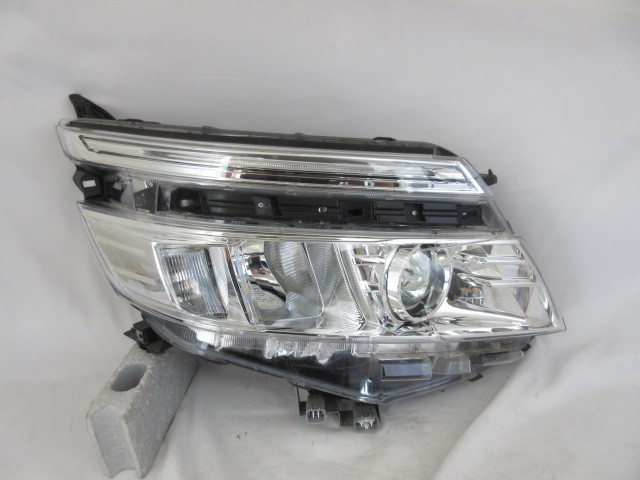 80 前期 ヴォクシー 煌 右 LED ヘッドライト トヨタ ヴォクシー ZS煌 80系 前期 純正右ヘッドライト LED ICHIKOH 28