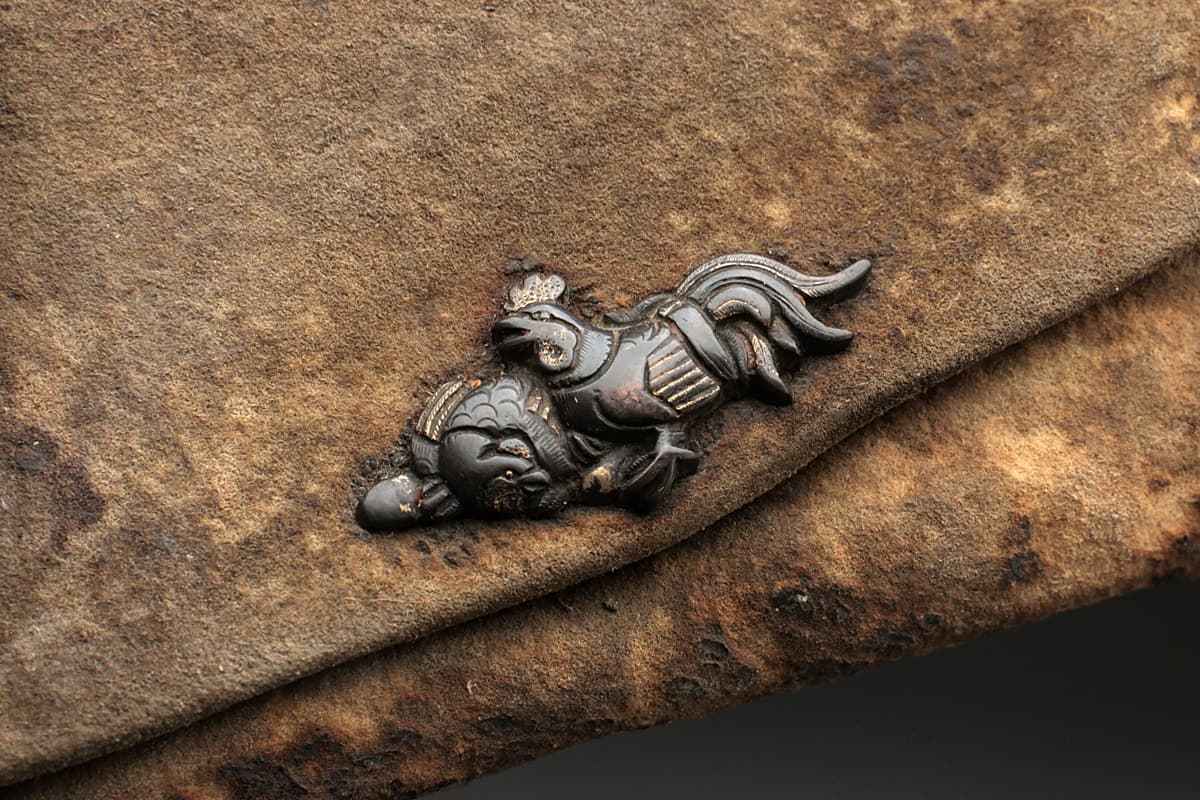 HU420 時代物 革製叺・革製煙草入 三点(木目金前金具革製莨入/銅地金色 