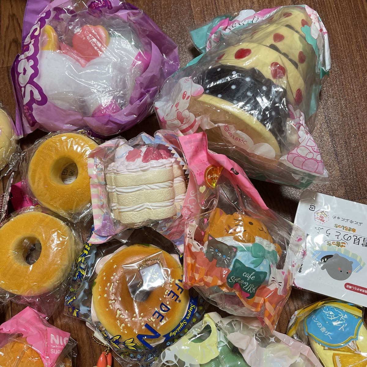 スクイーズ 30個くらいのセット プルーム カフェドn 水溜りボンド セブンイレブン スクイーズ その他 売買されたオークション情報 Yahooの商品情報をアーカイブ公開 オークファン Aucfan Com