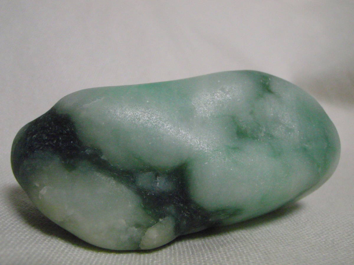 糸魚川 翡翠 ヒスイ 69 宝石質 117g 原石 鉱物(原石)｜売買され