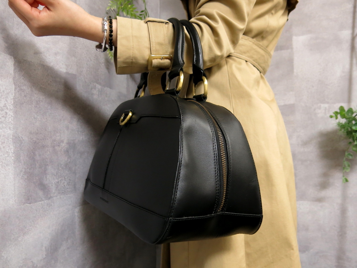 ○未使用 展示品○BURBERRY バーバリー○ロゴ型押し○カーフ レザー 本