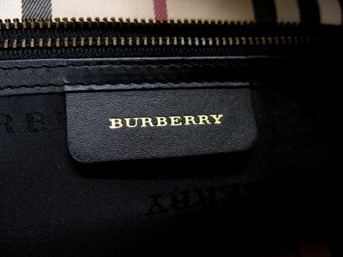 ○未使用 展示品○BURBERRY バーバリー○ロゴ型押し○カーフ レザー 本