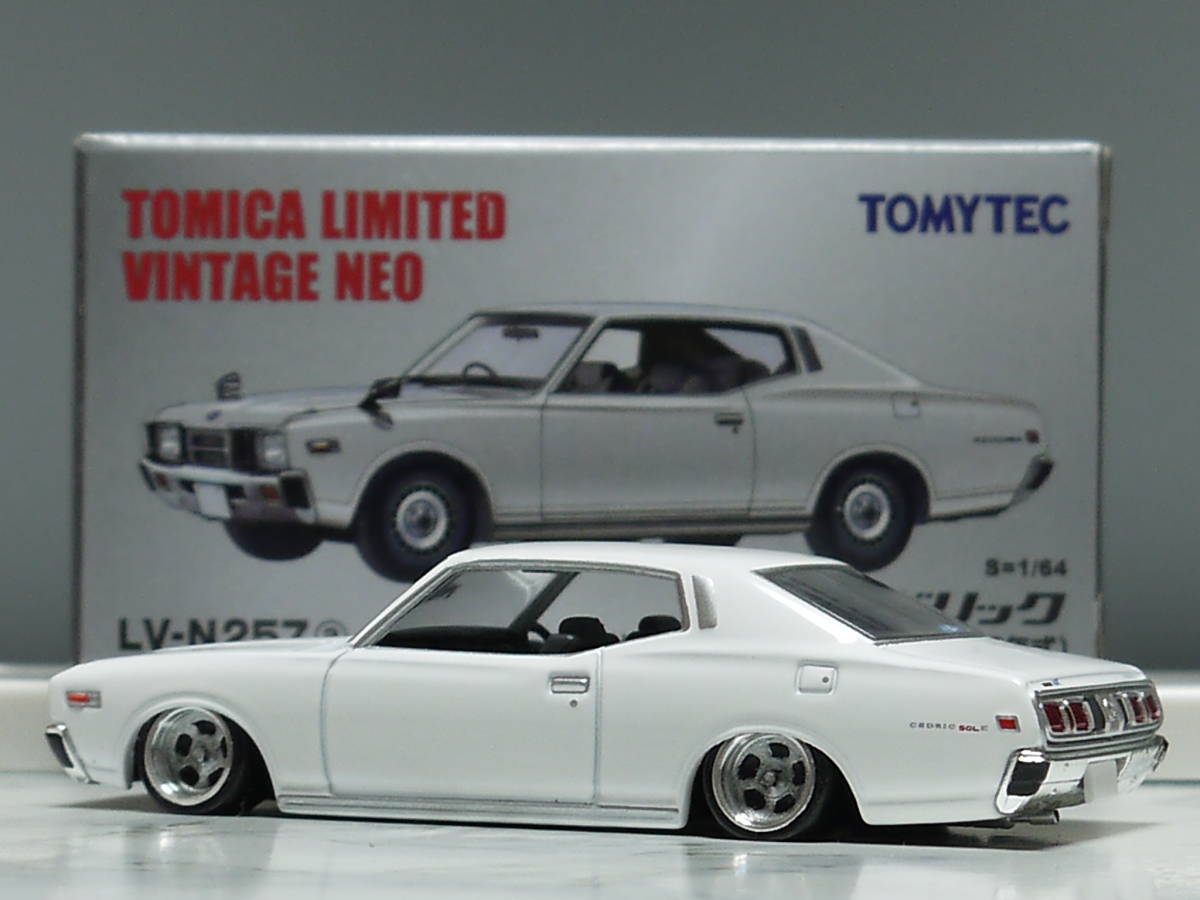 トミカリミテッド改 1/64 日産330セドリック2ドア エンケイディッシュ