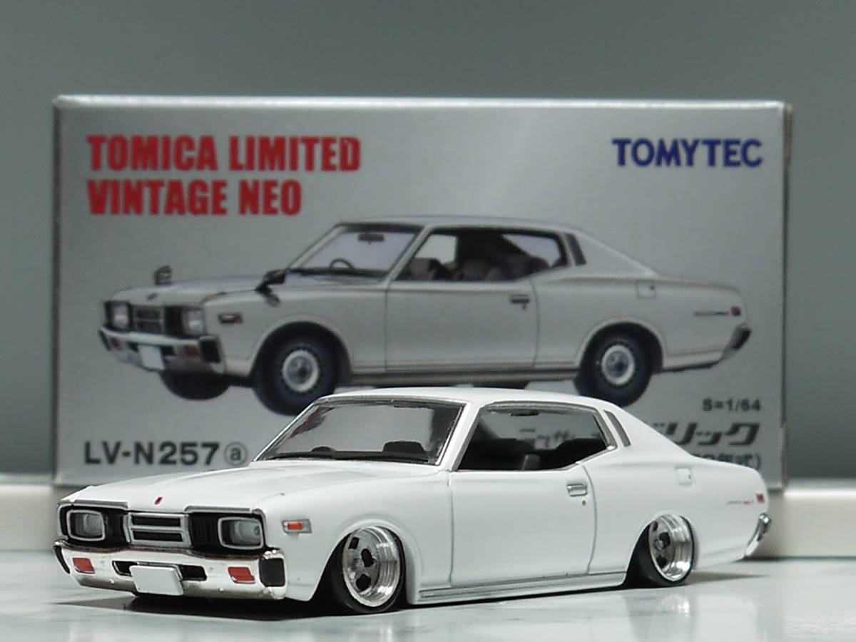 トミカリミテッド改 1/64 日産330セドリック2ドア エンケイディッシュ