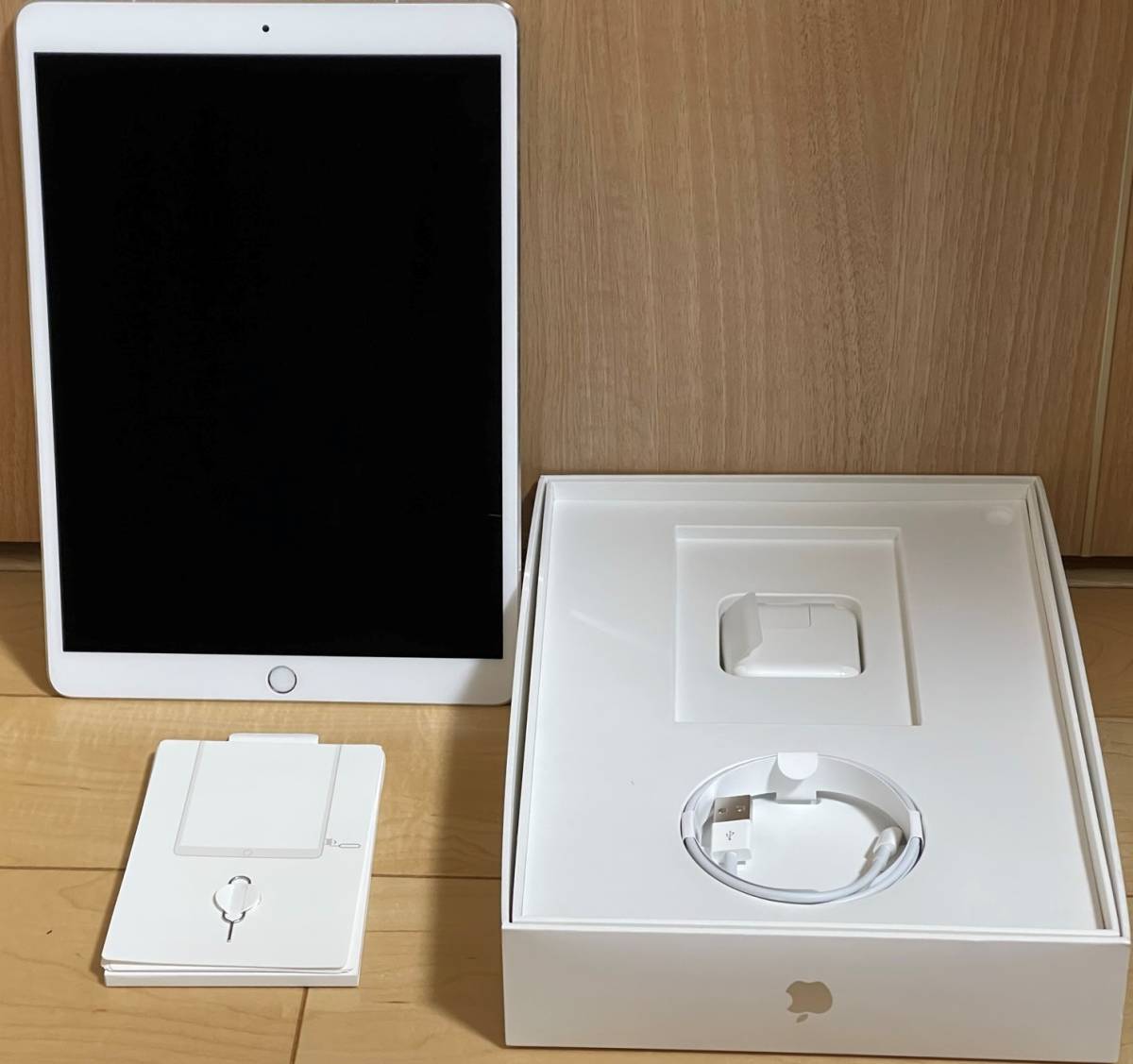 Apple SIMフリー iPad Pro (10.5インチ) シルバー 64GB MQF02J⁄A
