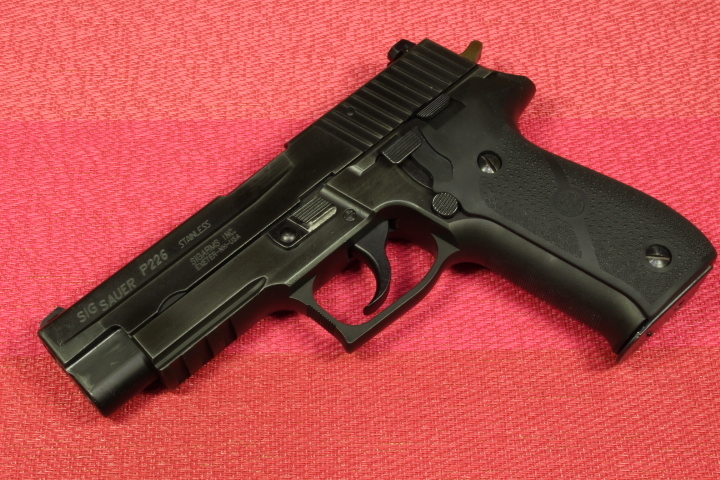 最安値，格安 KSC SIG P226RAIL BK HW ヘビーウェイト ホーグ HOGUE 実物ラバーグリップ付き システム７ ヘヴィーウェイト ガスブローバック(ガスガン)｜売買されたオークション情報、yahooの商品情報をアーカイ ガスガン