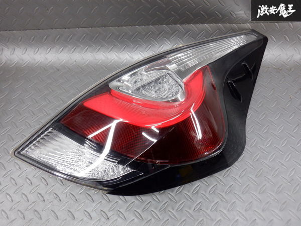 トヨタ純正 NHP10 アクア 後期 LED テールランプ テールライト 右 運転
