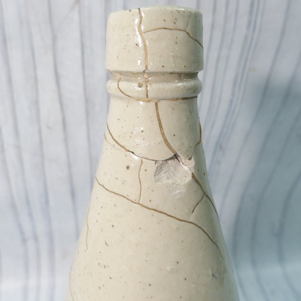 m002 E1【酒瓶 コンプラ瓶 古伊万里 染付 波佐見焼き 金富良瓶 補修跡
