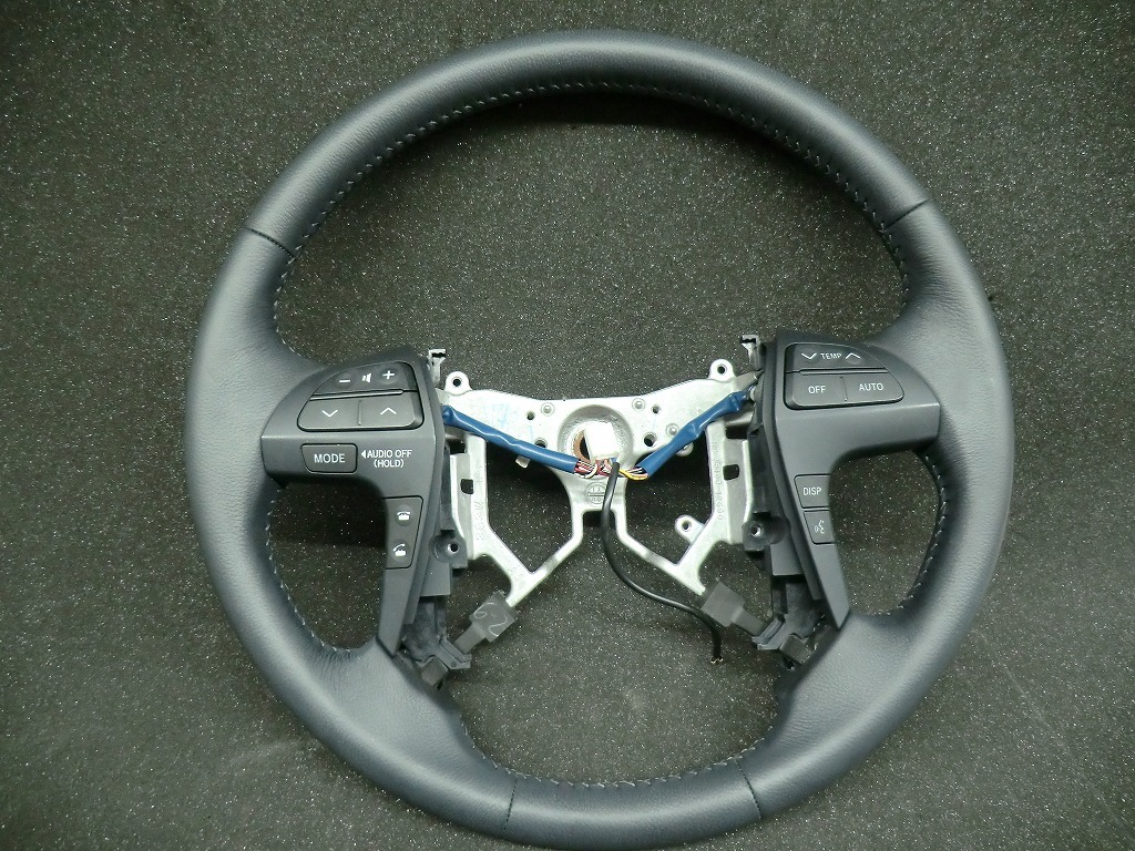 NC03397) TOYOTA/ ステアリングスイッチ/ 革巻き/ 45103-12590/ トヨタ 