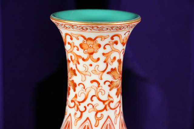 特別依頼出品 三井家由来某寺院所蔵 乾隆年製 赤繪花瓶 高